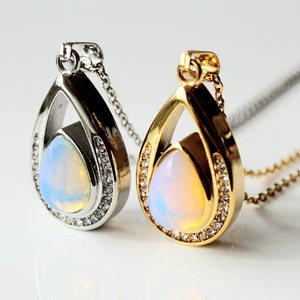 Crystal Urn Necklace: Teardrop Keepsake Pendant for Ashes