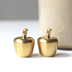 Small Brass Apple Urn: Keepsake Memorial Urn (2.5cm)