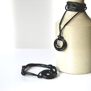 Asherdenking: cirkelkoordarmband of -ketting, roestvrijstalen urn