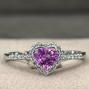 Anillo de compromiso de oro blanco con corazón de zafiro rosa y diamantes. Regalo de aniversario. Regalo para ella. Anillo de zafiro.