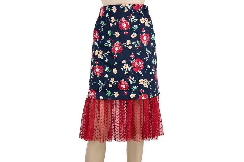 red skirt extender