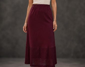 Prolunga per gonna color rosso vino, gonna a strati discreta, sottoveste in maglia, sottogonna midi con elastico in vita