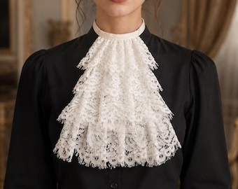 Jabot con colletto in pizzo bianco, collana con volant in stile vittoriano
