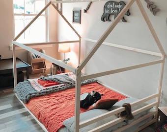 Cama infantil con casita y listones. Cama infantil con suelo tipo casita para estructura de cama infantil, estructura de cama Montessori. Cama de tamaño completo para niña. Cama de tamaño queen para niño.