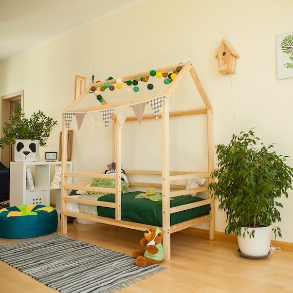 Montessori bed outlet frame with rails