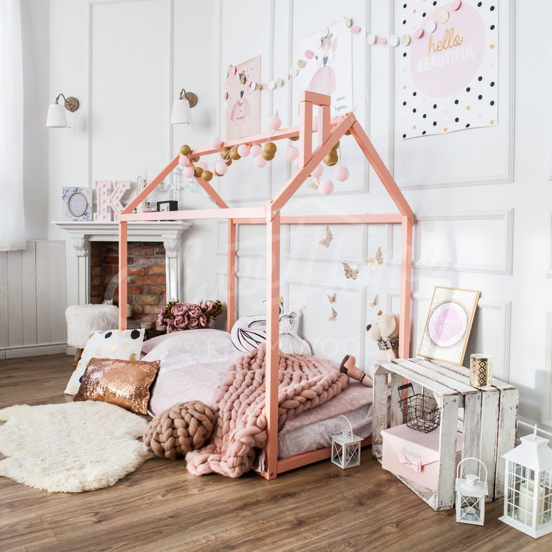 House bed, floor bed wood bed, toddler bed, house shaped bed, Montessori house bed, Montessori bed, children bed, toddler bed, kids bed frame, floor house bed, Montessori furniture, boys room furniture, playroom furniture, floor bed, teepee bed frame