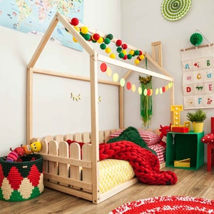 floor house bed, toddler house bed, loft bed, toddler bed frame, kid bed frame, twin bed frame, wooden house bed, bed frame, floor bed, wood frame house bed, bed Montessori, toddler floor house, Montessori bed, toddler floor house, house bed frame
