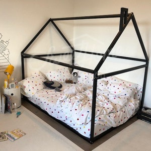House bed, floor bed, wood bed, toddler bed, house shaped ped, Montessori house bed, Montessori bed, children bed, toddler bed, kids bed frame, floor house bed, toddler floor bed, wooden frame bed, kids bed, playroom furniture, floor bed