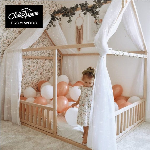 Cama de casa tamaño individual para niños, cama de casa para niños pequeños  con estructura triangular, base de cama de madera para suelo, mueble de