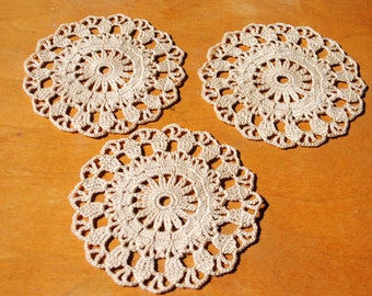 4.7 inches (12 cm)/Small crochet doily / round / coasters / beige (color Nr.2) / D-20