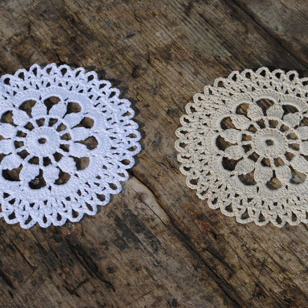 6, 12 ou 20 pcpetits napperons au crochet / décor de mariage / sous-verres / blanc / beige / 4,1 pouces (10,5 cm)