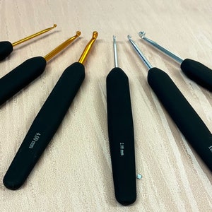 Knit Pro virknål i aluminium. Virknål i metall med mjukt grepp. Virkverktyg 2,5 mm - 12 mm. Grova virknålar. Fina virknålar