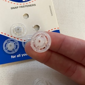Opaque Snap Fasteners. 15mm Press studs. Plastic Poppers. Sewing Poppers. Plastic Fasteners. 6pc on Card. Whitecroft.