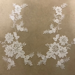 Ivoorkanten appliqué - grote stukken chantillykant in bijpassende paren - bruidskantmotief