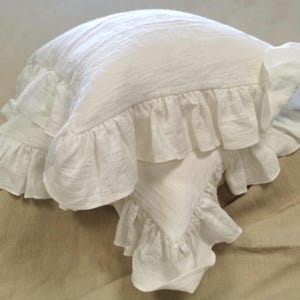 Gerüschter LEINEN KISSENBEZUG aus weichem Flas. Kissenbezug mit Rüschenborte aus europäischem Stonewashed Leinen. Sham in Standard, Queen, King, Custom Size