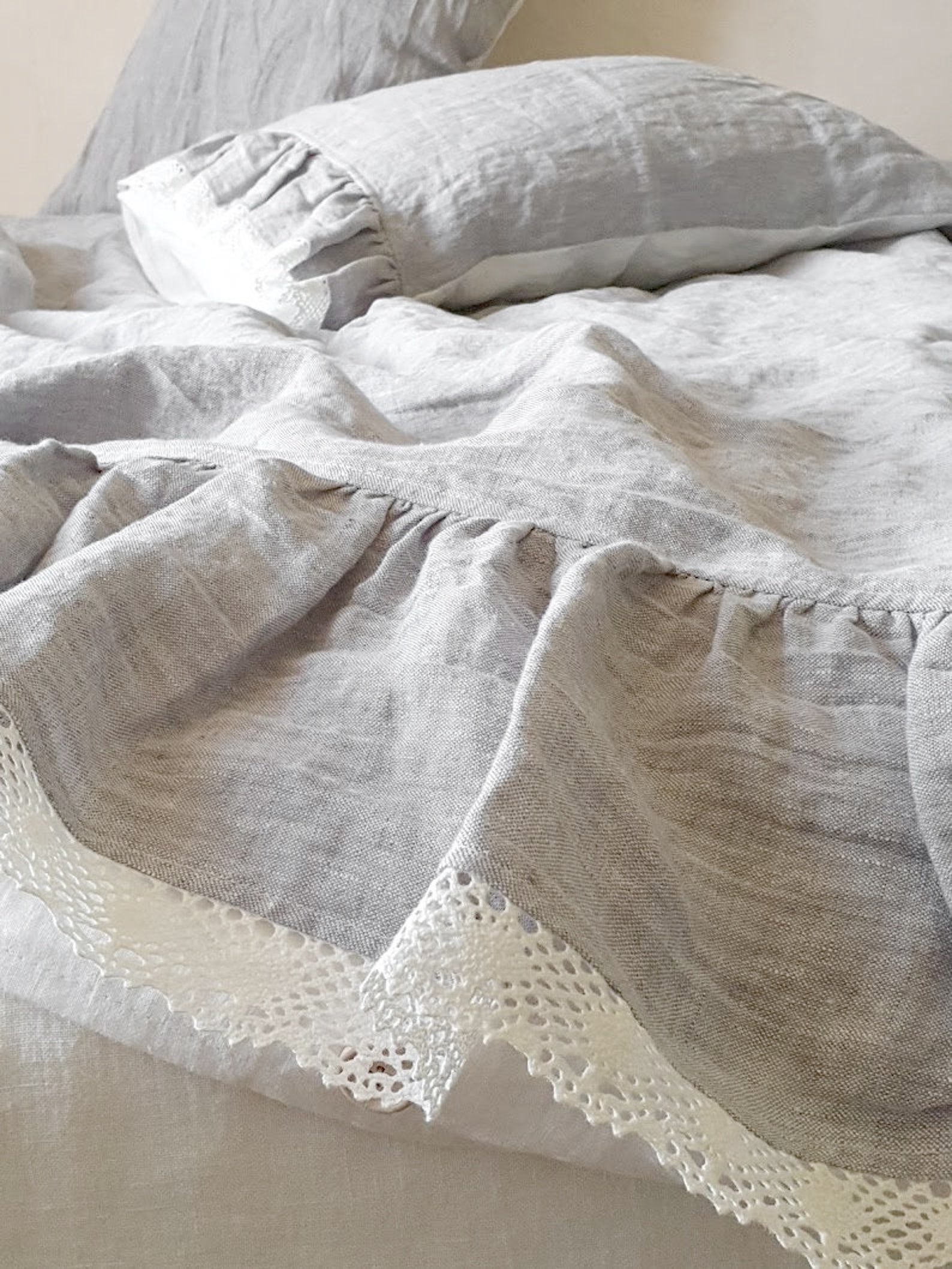 BEDDING SET With Ruffled Lace at the Bottom in Melange Grey - Etsy