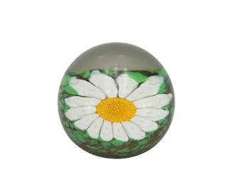 Vintage Art Glass Paperweight, White Daisy Flower Paperweight, Collectible Glass Paperweight, Gift for Mom, Mother's Day Paperweight Gift