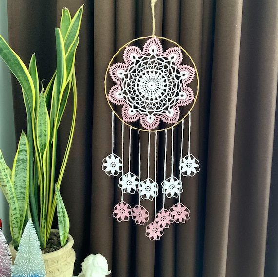 Lace Crochet Dreamcatcher Pattern With Flowers - Crochet Wall
