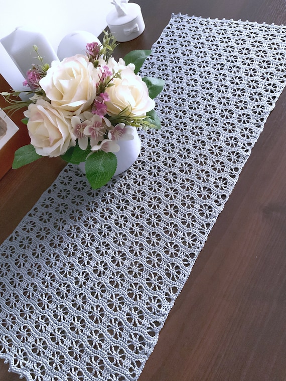 crochet dresser scarf patterns free Easy Table Runner - Free Crochet Pattern