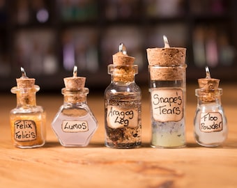 Potion Bottle Necklace - New Wizards Collection #1 - Glow in the Dark - The Apothecary