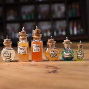 Potion Bottle Necklace - Poison Collection #1 - Glow in the Dark - The Apothecary