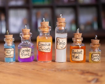 Potion Bottle Necklace - Witty Collection #1 - Glow in the Dark - The Apothecary
