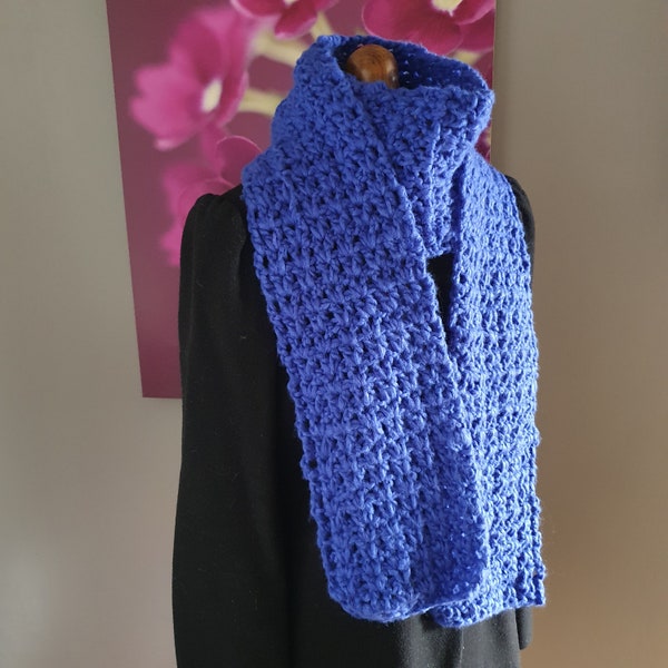 Echarpe bleue en laine fait au crochet