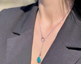 Collar de lágrima de jade, elegante collar de cadena, gargantilla de piedras preciosas de diseñador, colgante de jade esmeralda intenso, collar de lazo de jade, regalo para amantes del jade