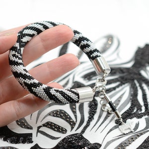 Zebra Bracelet, Seed bead bracelet Africa, Beaded crochet bracelet, Black & White jewelry, Animal jewelry for women, African style bracelet