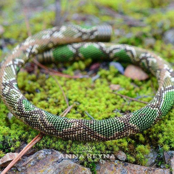 Snake beaded necklace green, python bead crochet necklace, seed bead crochet rope snake, snake necklace choker, beaded crochet rope snake