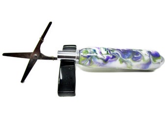 Mini tijeras hechas a mano – Acrílico con encaje de flores silvestres y clip cromado – Herramienta compacta para coser, acolchar y bordar – Regalo para quilters