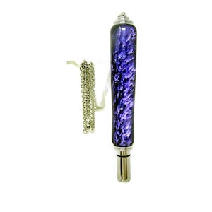 Mini-collier fait main avec des ciseaux - violet foncé en acrylique incrusté avec clip chromé - compact à coudre ou à courtepointe, outil - cadeau pour quilter