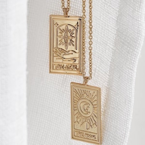 Collier fait main avec pendentif à breloques Protection carte Tarot étoile, tour de cou chaîne empilable gitane spirituelle minimale de l'univers d'étoiles célestes