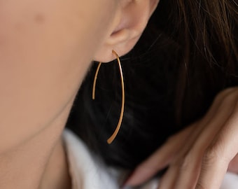 Gebogene Threader Ohrringe, Arc Pull Through, dünner Edelstahl, zartes Brautjungfer Geschenk