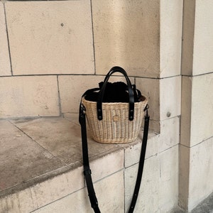 Letnia torebka słomiana typu bucket z uchwytami skórzanymi dla kobiet, wiklinowy kosz, nowoczesna ręcznie tkana damska torba, owalna torba na plażę na wakacjach