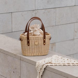 Petit sac en osier de luxe avec poignées en cuir, panier d'été en paille à bandoulière, sac seau ovale, sac à main de haute qualité, sac à main avec doublure, bohème