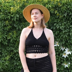 Gehaakte cropped damestanktop, zwarte handgemaakte bralette, trendy ambachtelijke zomerstrandvakantie cup bh korset, festivalkleding met open rug