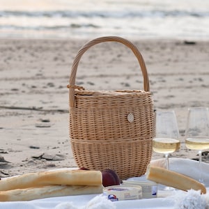 Straw large Jane Birkin basket with lid, hand crafted wicker bag, trendy picnic summer vacation beach tote, modern french market shopper
