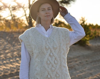 Gilet en laine tricoté à la main, gilet pull épais, col en V, gilet femme en tricot torsadé épais, Marigold Nr.2