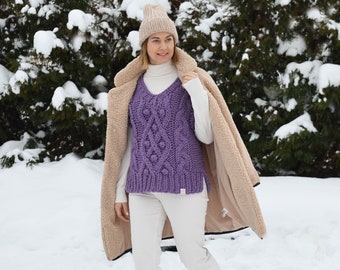 Chunky knitted wool sweater vest for women, handmade cable knit v-neck gilet, oversized minimalist waistcoat, winter aspen ski clothing