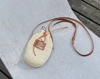 Crossbody handmade wicker bag with leather handle and liner for women, luxury summer crochet raffia small bucket basket, straw pouch purse