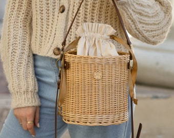 Crossbody wicker round bucket basket for women, straw summer bag with leather handle, trendy willow tote, unique music festival accessory