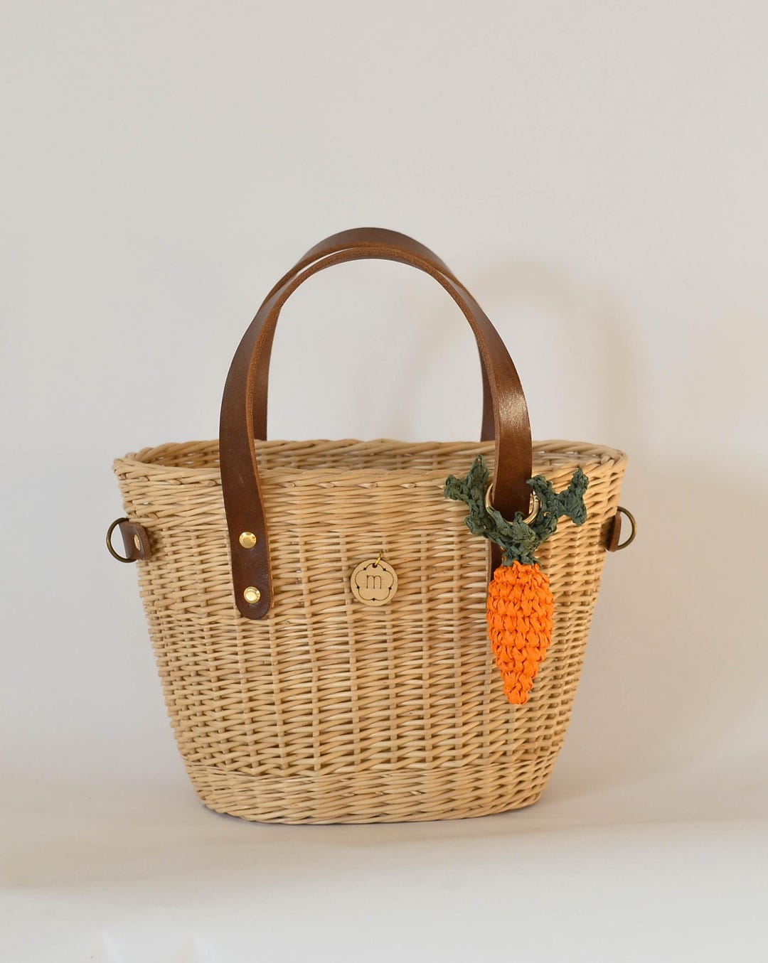 キーリングの中のエコバッグ[TUKATA]farm bag（carrot） Trendy Handmade Raffia Carrot Bag Charm, Crochet Boho