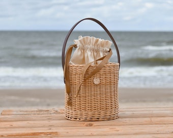 Panier seau en paille avec anse en cuir pour femme, sac à main moderne en osier tressé à la main, sac de vacances d'été, accessoires de festival, cadeau pour elle