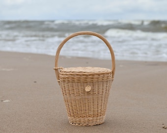 Panier en paille avec anse avec couvercle, sac rond tendance en osier Jane Birkin, fourre-tout d'été unique fait main, shopper, accessoire de plage