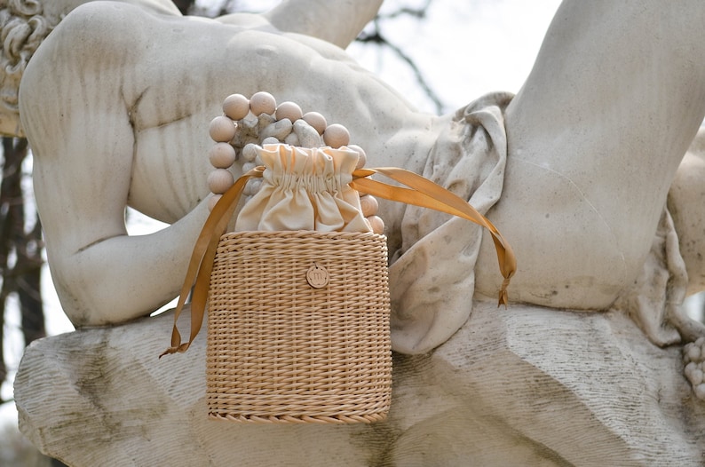 Straw summer bucket bag with wooden handle, round wicker handbag basket, summer purse, beach tote image 3