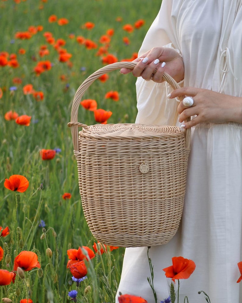 Straw large Jane Birkin basket with lid, hand crafted wicker bag, picnic summer vacation beach tote, modern french market shopper image 14