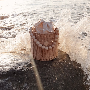 Straw summer bucket bag with wooden handle, round wicker handbag basket, summer purse, beach tote image 7