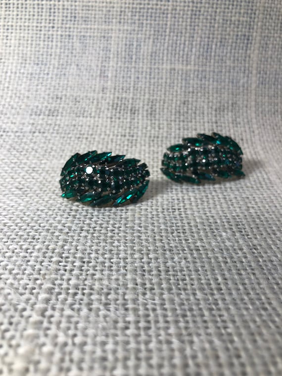 Gorgeous Emerald Green Austrian Crystal Clip On Ea