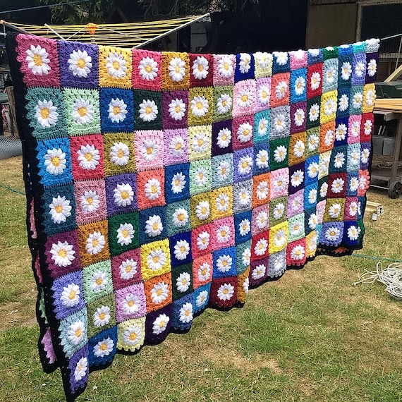 Daisy Granny Square Blanket Pattern